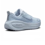 ⁦Nike Vomero Plus Football Grey Light Armoury Blue⁩ – תמונה ⁦2⁩