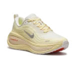 ⁦Nike Vomero Plus Summit White Gypsum⁩ – תמונה ⁦2⁩