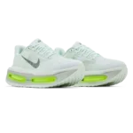 ⁦Nike Vomero Premium Barely Green Barely Volt Seafoam⁩ – תמונה ⁦2⁩
