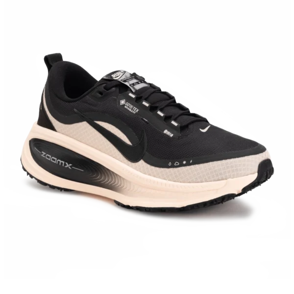 ⁦Nike Vomero 18 GORE-TEX Black Crimson Tint⁩ – תמונה ⁦2⁩