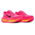 ⁦Nike Vomero Premium Hyper Pink Black Hot Punch⁩ – תמונה ⁦2⁩