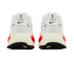 ⁦Nike Vomero 18 Platinum Tint Siren Red⁩ – תמונה ⁦3⁩