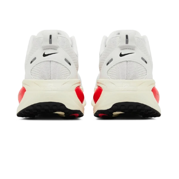 ⁦Nike Vomero 18 Platinum Tint Siren Red⁩ – תמונה ⁦3⁩