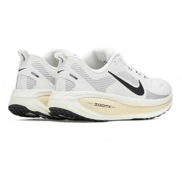 ⁦Nike Vomero 18 Summit White Coconut Milk Black⁩ – תמונה ⁦3⁩
