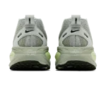 ⁦Nike Vomero 18 Dusty Olive College Grey⁩ – תמונה ⁦3⁩