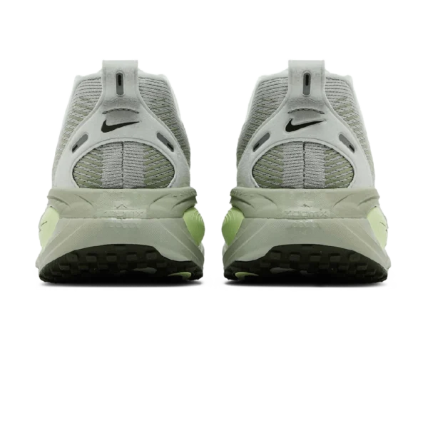 ⁦Nike Vomero 18 Dusty Olive College Grey⁩ – תמונה ⁦3⁩