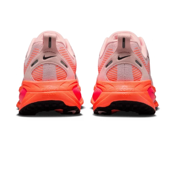 ⁦Nike Vomero 18 Atmosphere Pink Bright Crimson⁩ – תמונה ⁦3⁩