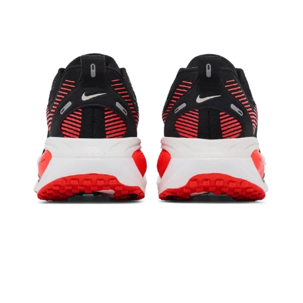 ⁦Nike Vomero 18 Black Bright Crimson⁩ – תמונה ⁦3⁩
