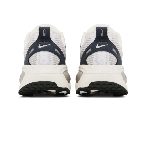 ⁦Nike Vomero 18 "Run Pack" Summit White College Grey Black⁩ – תמונה ⁦3⁩