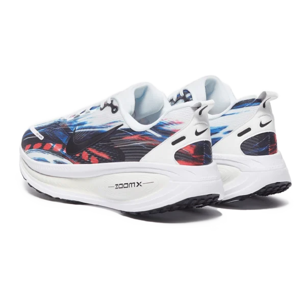 ⁦Nike Vomero 18 Light Trails Pack⁩ – תמונה ⁦3⁩