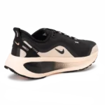 ⁦Nike Vomero 18 GORE-TEX Black Crimson Tint⁩ – תמונה ⁦3⁩