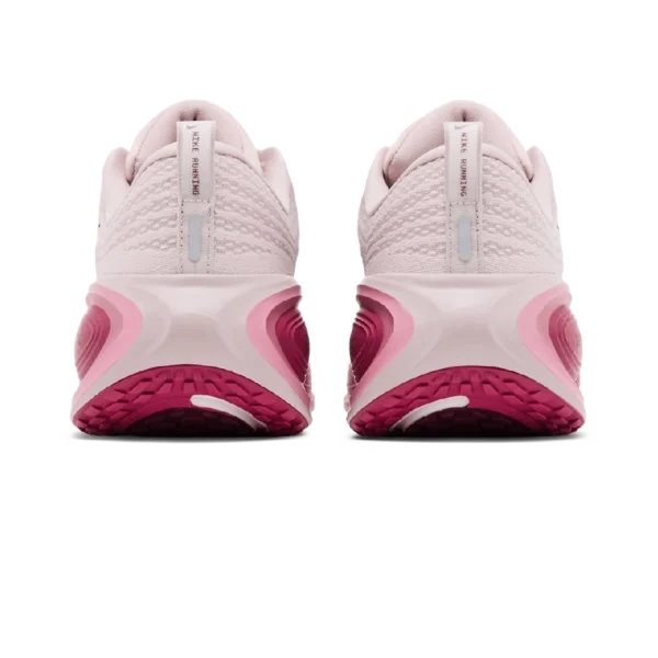 ⁦Nike Vomero Plus Silt Red Sweet Beet⁩ – תמונה ⁦3⁩