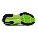 ⁦Nike Vomero 18 Electric Green Volt Black⁩ – תמונה ⁦4⁩