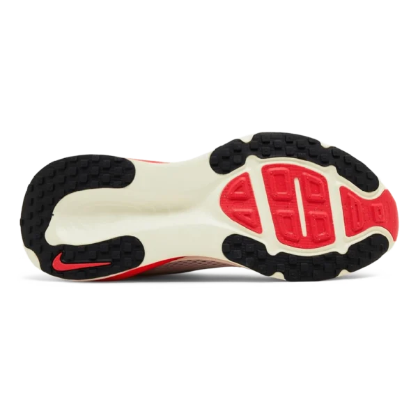 ⁦Nike Vomero 18 Platinum Tint Siren Red⁩ – תמונה ⁦4⁩