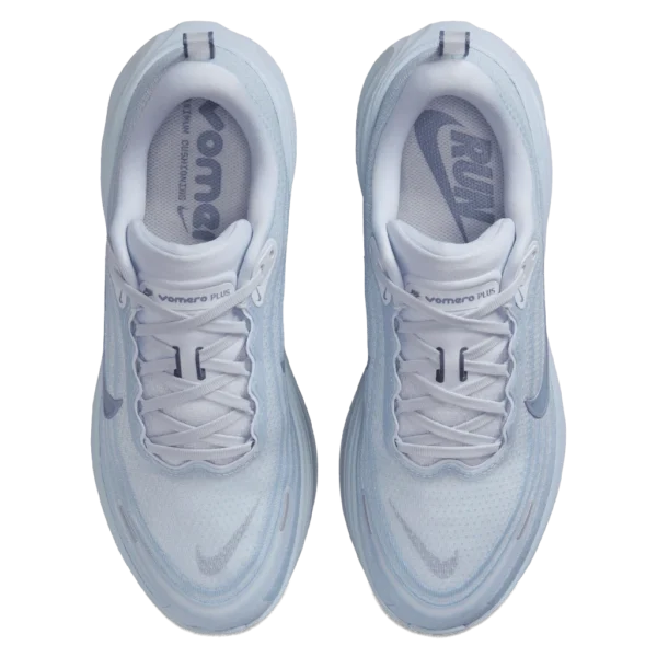 ⁦Nike Vomero Plus Football Grey Light Armoury Blue⁩ – תמונה ⁦4⁩