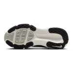 ⁦Nike Vomero 18 Black Coconut Milk Light Iron Ore⁩ – תמונה ⁦5⁩