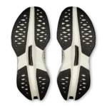 ⁦On Cloudboom Max White Black⁩ – תמונה ⁦5⁩