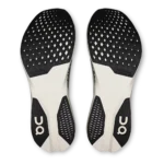 ⁦On Cloudboom Strike LS White Black⁩ – תמונה ⁦5⁩