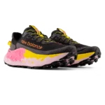 ⁦New Balance Fresh Foam X More Trail v3 Black Ginger Lemon Real Pink⁩ – תמונה ⁦2⁩