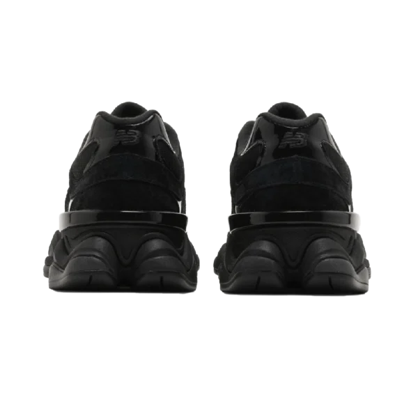 ⁦New Balance 9060 Triple Black Suede Patent⁩ – תמונה ⁦3⁩