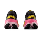 ⁦New Balance Fresh Foam X More Trail v3 Black Ginger Lemon Real Pink⁩ – תמונה ⁦3⁩