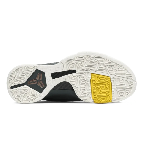 ⁦Nike Kobe 5 Protro "EYBL" Forest Green Metallic Red Yellow⁩ – תמונה ⁦4⁩