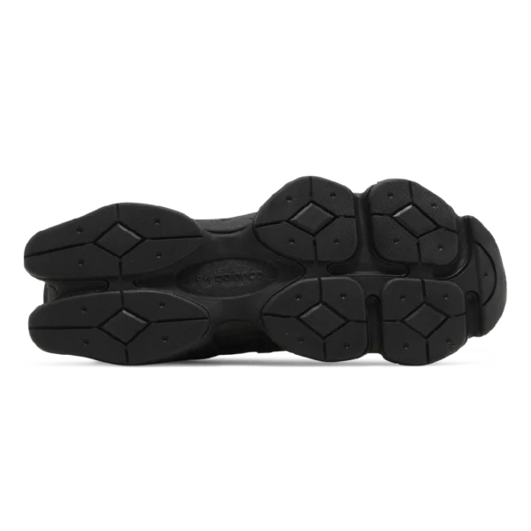 ⁦New Balance 9060 Triple Black Suede Patent⁩ – תמונה ⁦4⁩