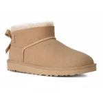 ⁦UGG Ultra Mini Bailey Bow Sand⁩ – תמונה ⁦2⁩