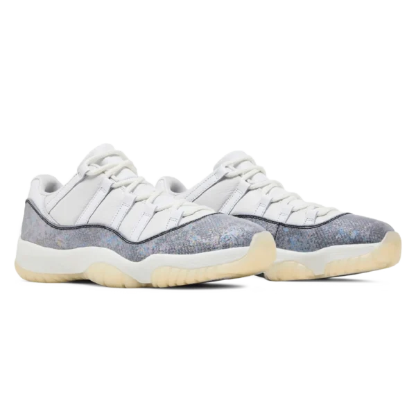 ⁦Air Jordan 11 Retro Low "Year of the Snake" Black Grey⁩ – תמונה ⁦2⁩