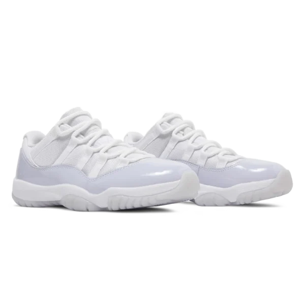 ⁦Air Jordan 11 Retro Low Pure Violet⁩ – תמונה ⁦2⁩