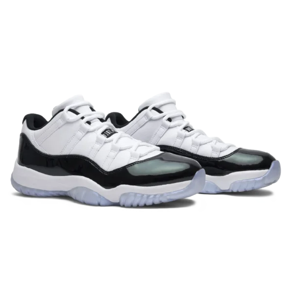 ⁦Air Jordan 11 Retro Low Iridescent White Emerald Rise Black⁩ – תמונה ⁦2⁩