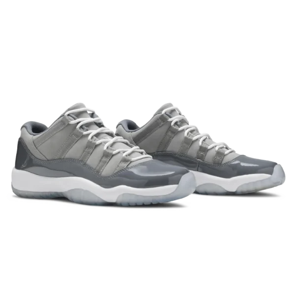 ⁦Air Jordan 11 Retro Low Cool Grey White Gunsmoke⁩ – תמונה ⁦2⁩