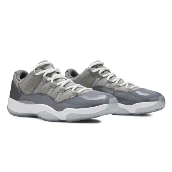 ⁦Air Jordan 11 Retro Low Medium Grey White Gunsmoke⁩ – תמונה ⁦2⁩