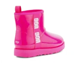 ⁦UGG Classic Clear Mini Boots Dragon Fruit⁩ – תמונה ⁦3⁩