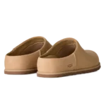 ⁦UGG Otzo Clog Mustard Seed⁩ – תמונה ⁦3⁩