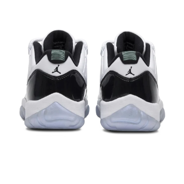 ⁦Air Jordan 11 Retro Low Iridescent White Emerald Rise Black⁩ – תמונה ⁦3⁩