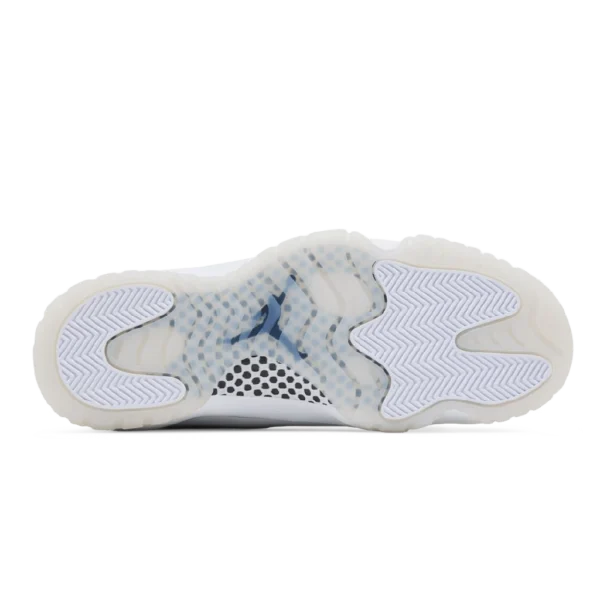 ⁦Air Jordan 11 x Comme des Garçons Triple White⁩ – תמונה ⁦4⁩