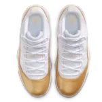 ⁦Air Jordan 11 Low "Mother's Day" White Metallic Gold⁩ – תמונה ⁦4⁩