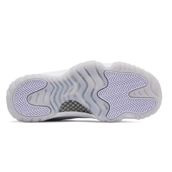 ⁦Air Jordan 11 Retro Low Pure Violet⁩ – תמונה ⁦4⁩