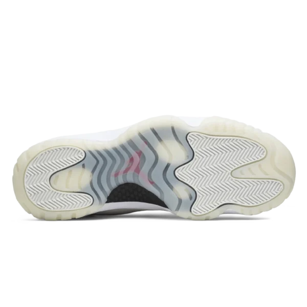 ⁦Air Jordan 11 Retro Platinum Tint⁩ – תמונה ⁦4⁩