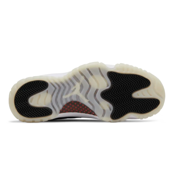 ⁦Air Jordan 11 Low "72-10" Black True Red White⁩ – תמונה ⁦4⁩