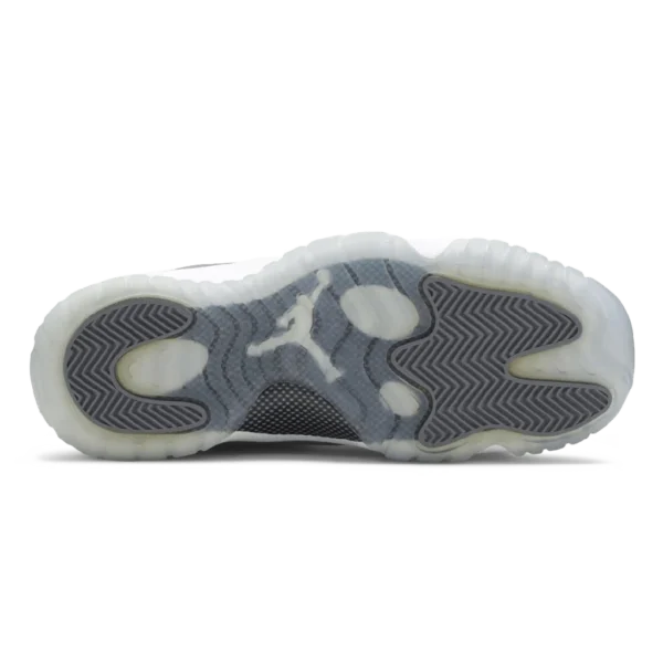 ⁦Air Jordan 11 Retro Low Cool Grey White Gunsmoke⁩ – תמונה ⁦4⁩