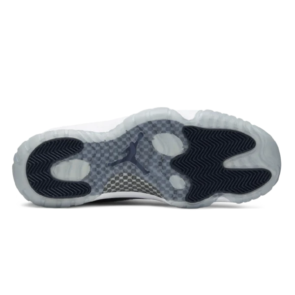 ⁦Air Jordan 11 Retro Low "Georgetown" Grey Mist Midnight Navy⁩ – תמונה ⁦4⁩