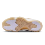 ⁦Air Jordan 11 Low "Mother's Day" White Metallic Gold⁩ – תמונה ⁦5⁩